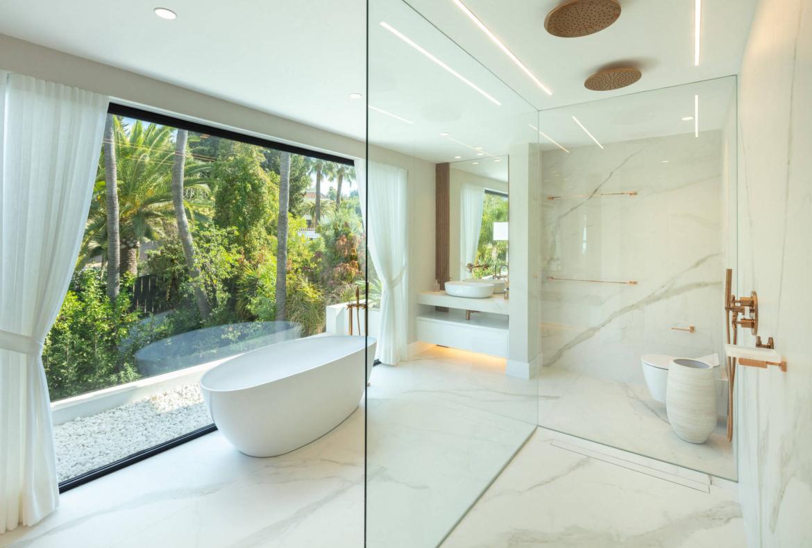 Luxury 5 bedroom holiday villa with private pool in Costa del Sol Spain (PV3034)