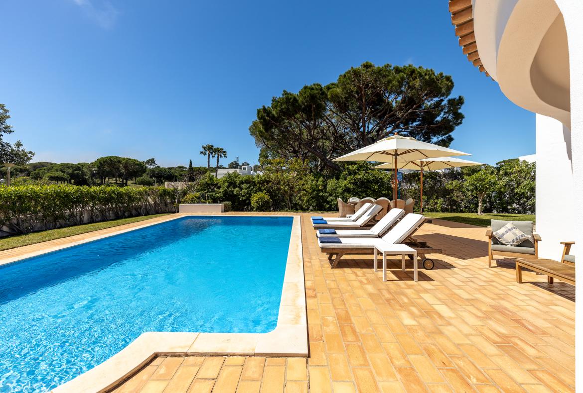Luxury 4 bedroom holiday villa with private pool in Algarve Portugal (PV3035)