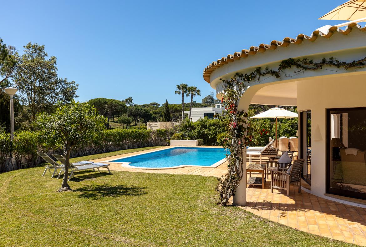 Luxury 4 bedroom holiday villa with private pool in Algarve Portugal (PV3035)