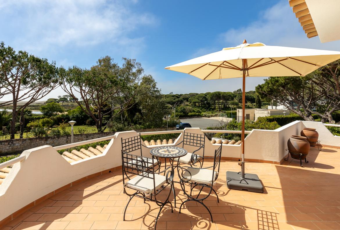 Luxury 4 bedroom holiday villa with private pool in Algarve Portugal (PV3035)