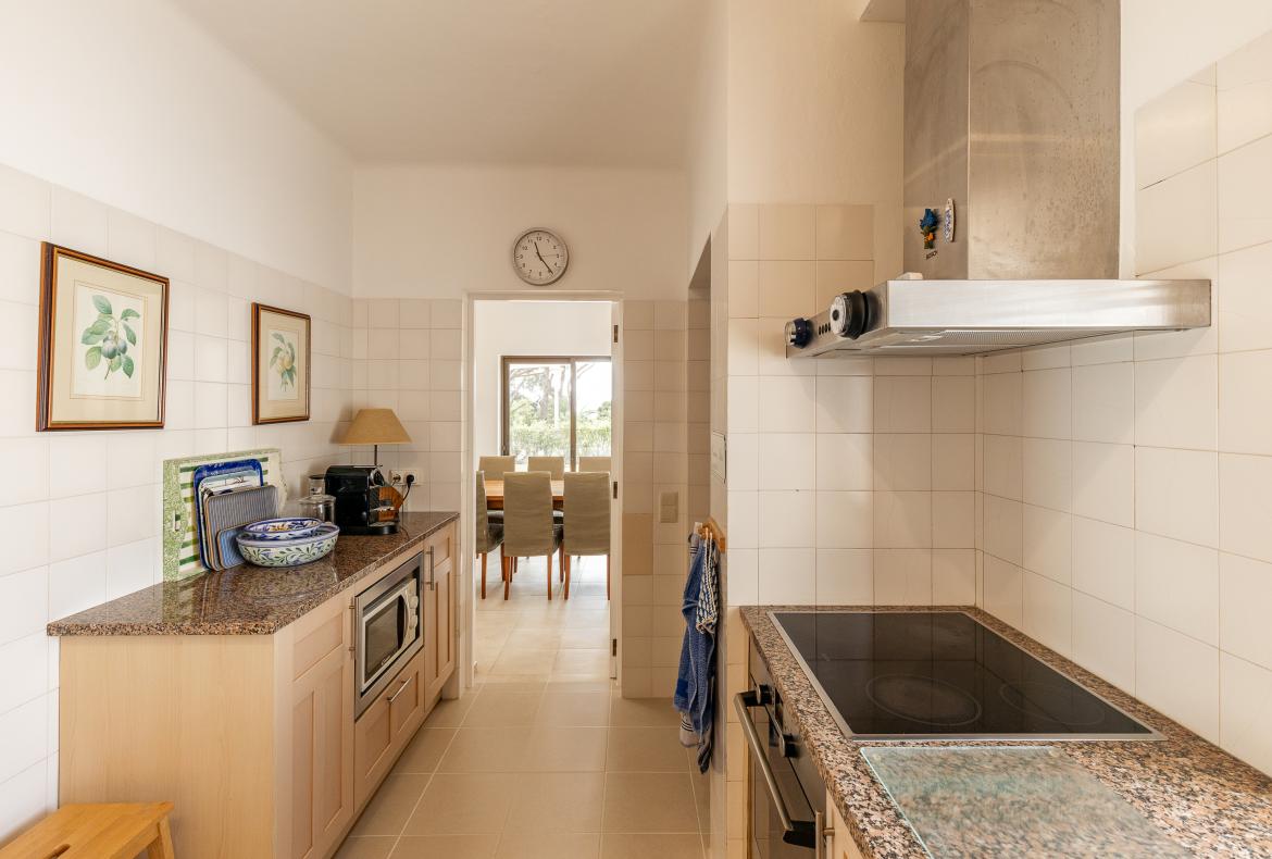 Luxury 4 bedroom holiday villa with private pool in Algarve Portugal (PV3035)