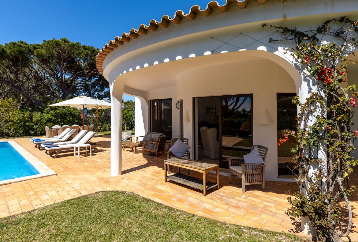 Luxury 4 bedroom holiday villa with private pool in Algarve Portugal (PV3035)