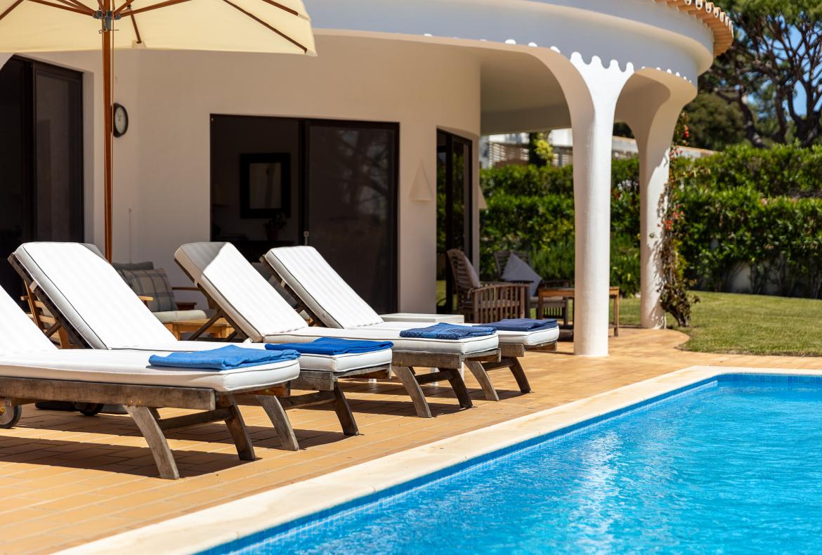 Luxury 4 bedroom holiday villa with private pool in Algarve Portugal (PV3035)