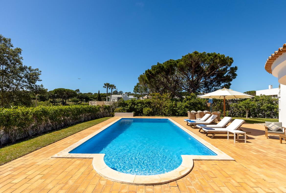 Luxury 4 bedroom holiday villa with private pool in Algarve Portugal (PV3035)