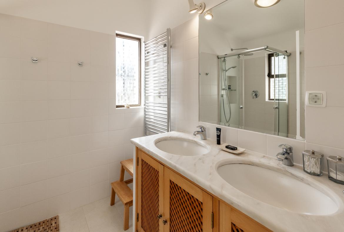 Luxury 4 bedroom holiday villa with private pool in Algarve Portugal (PV3035)
