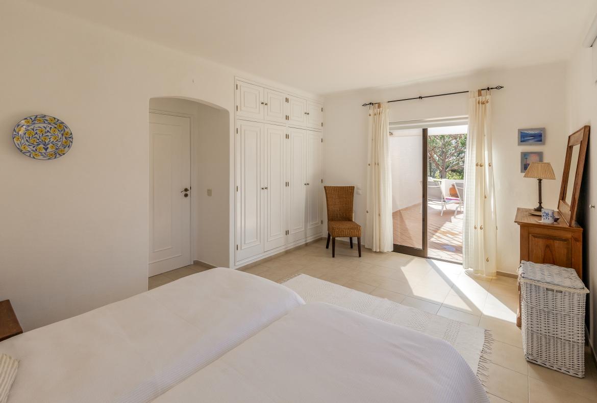 Luxury 4 bedroom holiday villa with private pool in Algarve Portugal (PV3035)