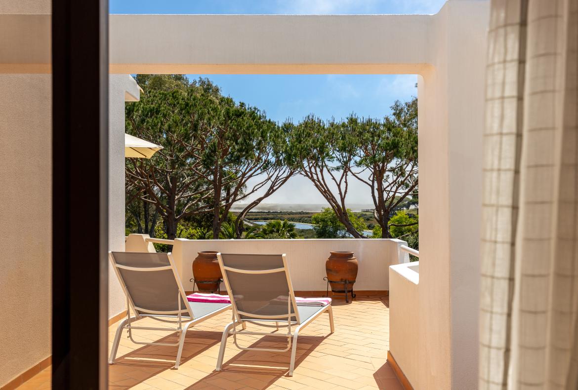 Luxury 4 bedroom holiday villa with private pool in Algarve Portugal (PV3035)