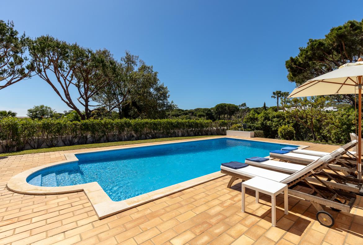 Luxury 4 bedroom holiday villa with private pool in Algarve Portugal (PV3035)