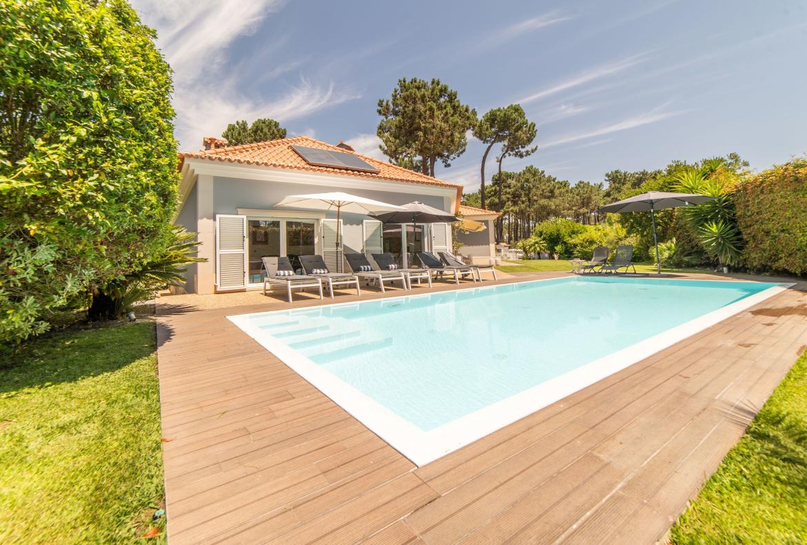 Luxury 5 bedroom holiday villa with private pool in Lisbon & coast Portugal (PV3036)
