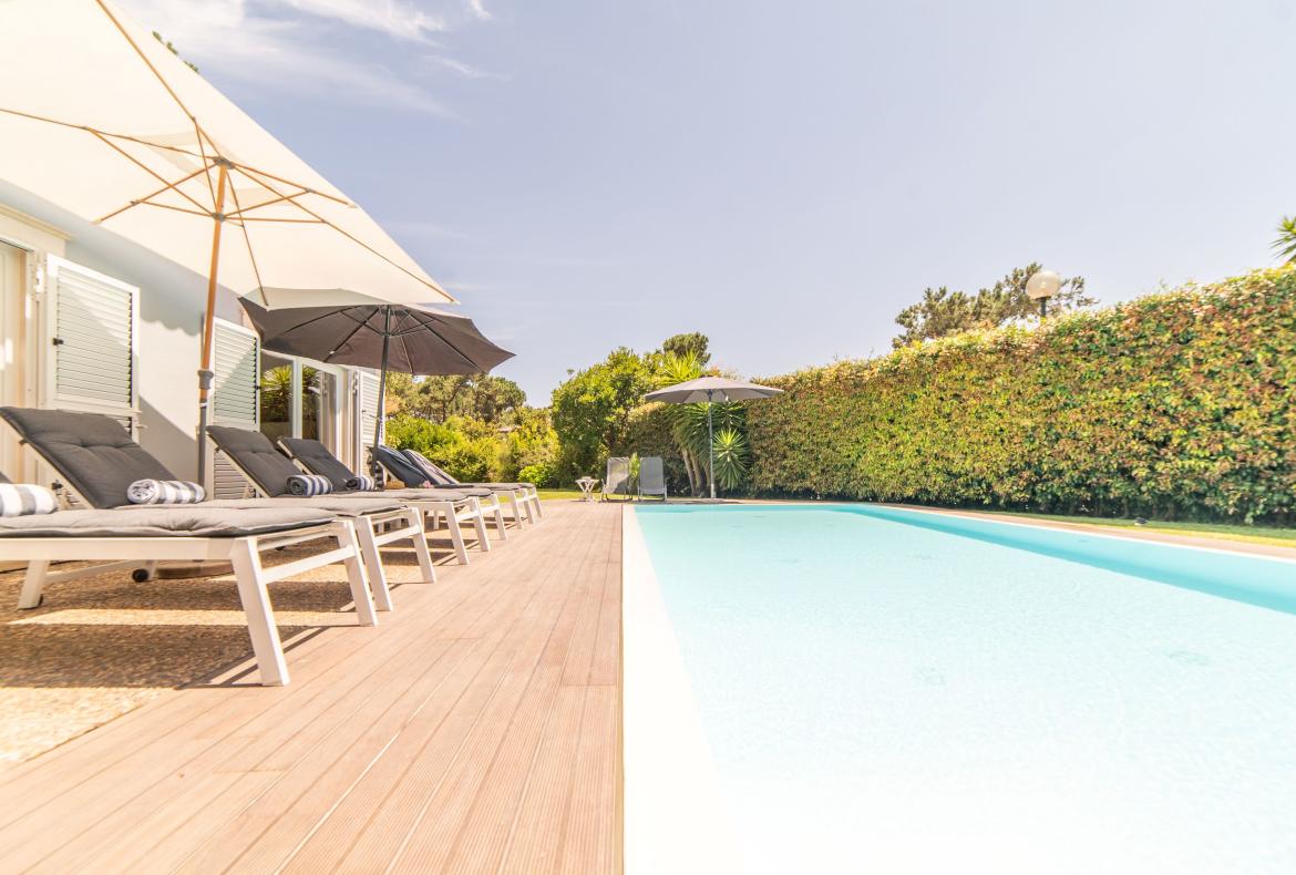 Luxury 5 bedroom holiday villa with private pool in Lisbon & coast Portugal (PV3036)