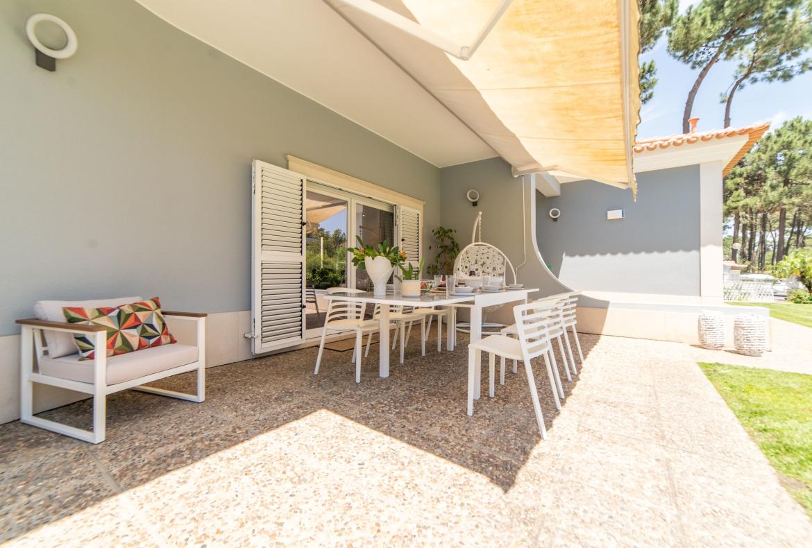Luxury 5 bedroom holiday villa with private pool in Lisbon & coast Portugal (PV3036)