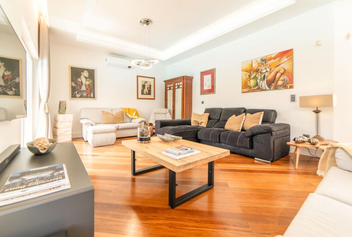 Luxury 5 bedroom holiday villa with private pool in Lisbon & coast Portugal (PV3036)