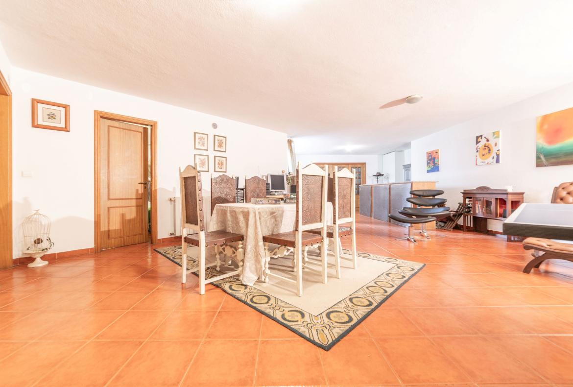 Luxury 5 bedroom holiday villa with private pool in Lisbon & coast Portugal (PV3036)
