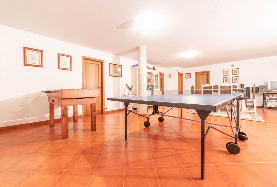 Luxury 5 bedroom holiday villa with private pool in Lisbon & coast Portugal (PV3036)