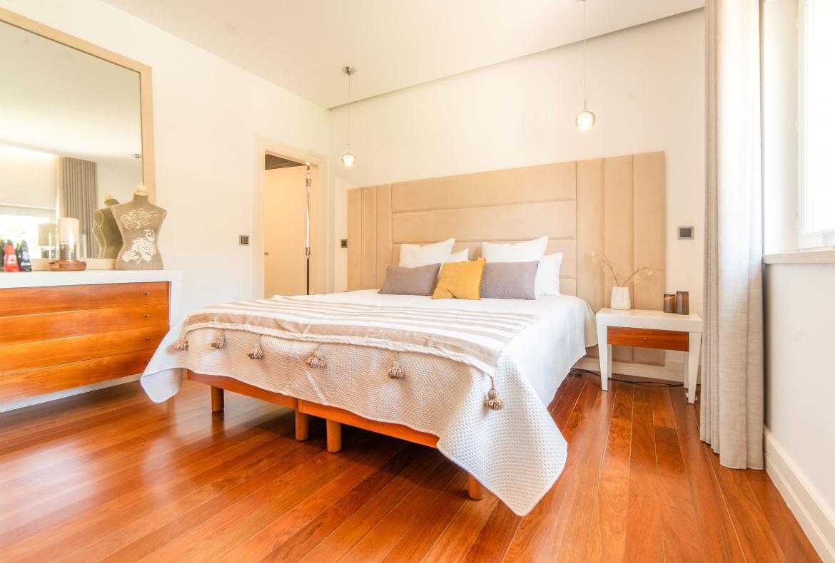 Luxury 5 bedroom holiday villa with private pool in Lisbon & coast Portugal (PV3036)