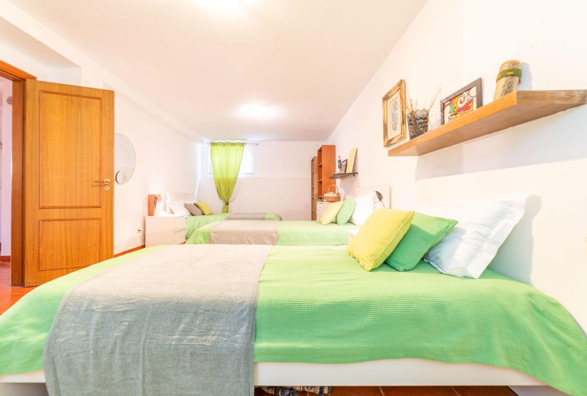 Luxury 5 bedroom holiday villa with private pool in Lisbon & coast Portugal (PV3036)