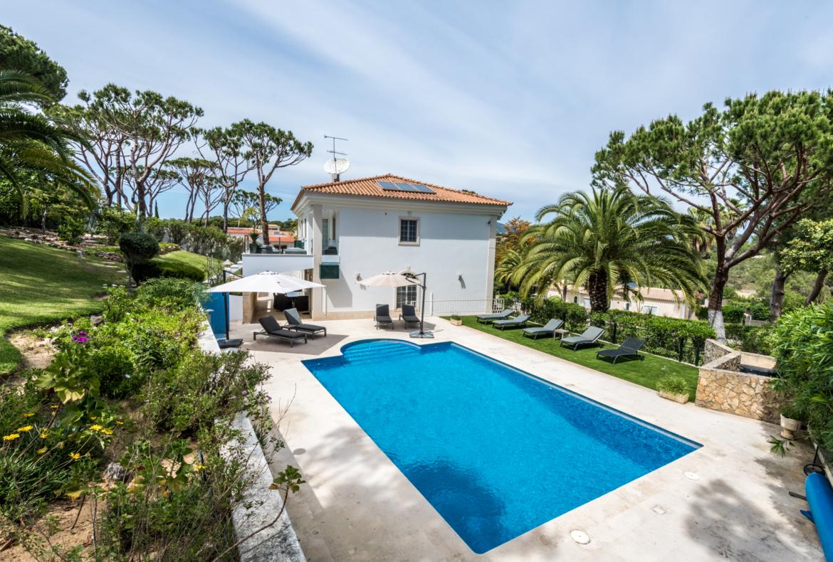 Luxury 4 bedroom holiday villa with private pool in Algarve Portugal (PV3037)