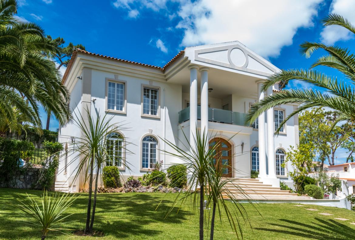 Luxury 4 bedroom holiday villa with private pool in Algarve Portugal (PV3037)
