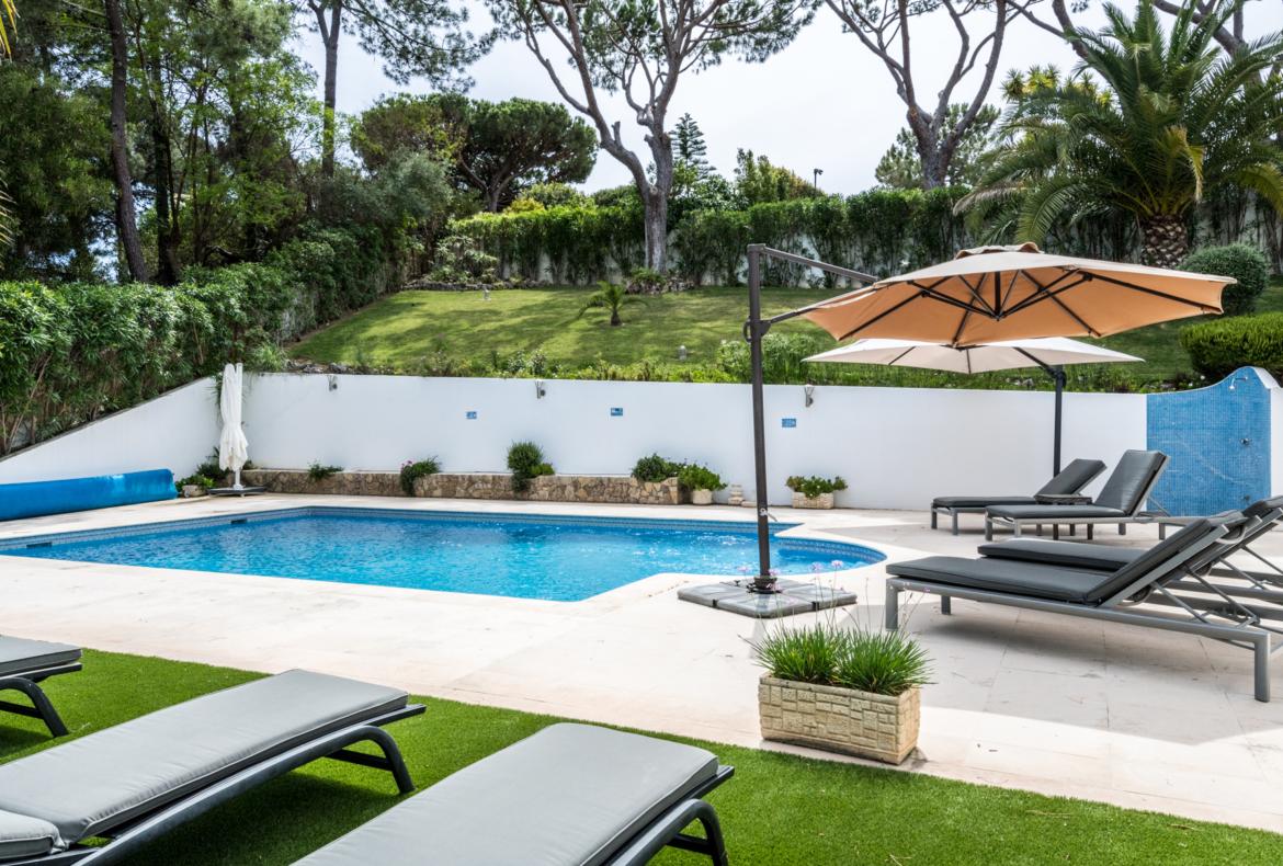 Luxury 4 bedroom holiday villa with private pool in Algarve Portugal (PV3037)