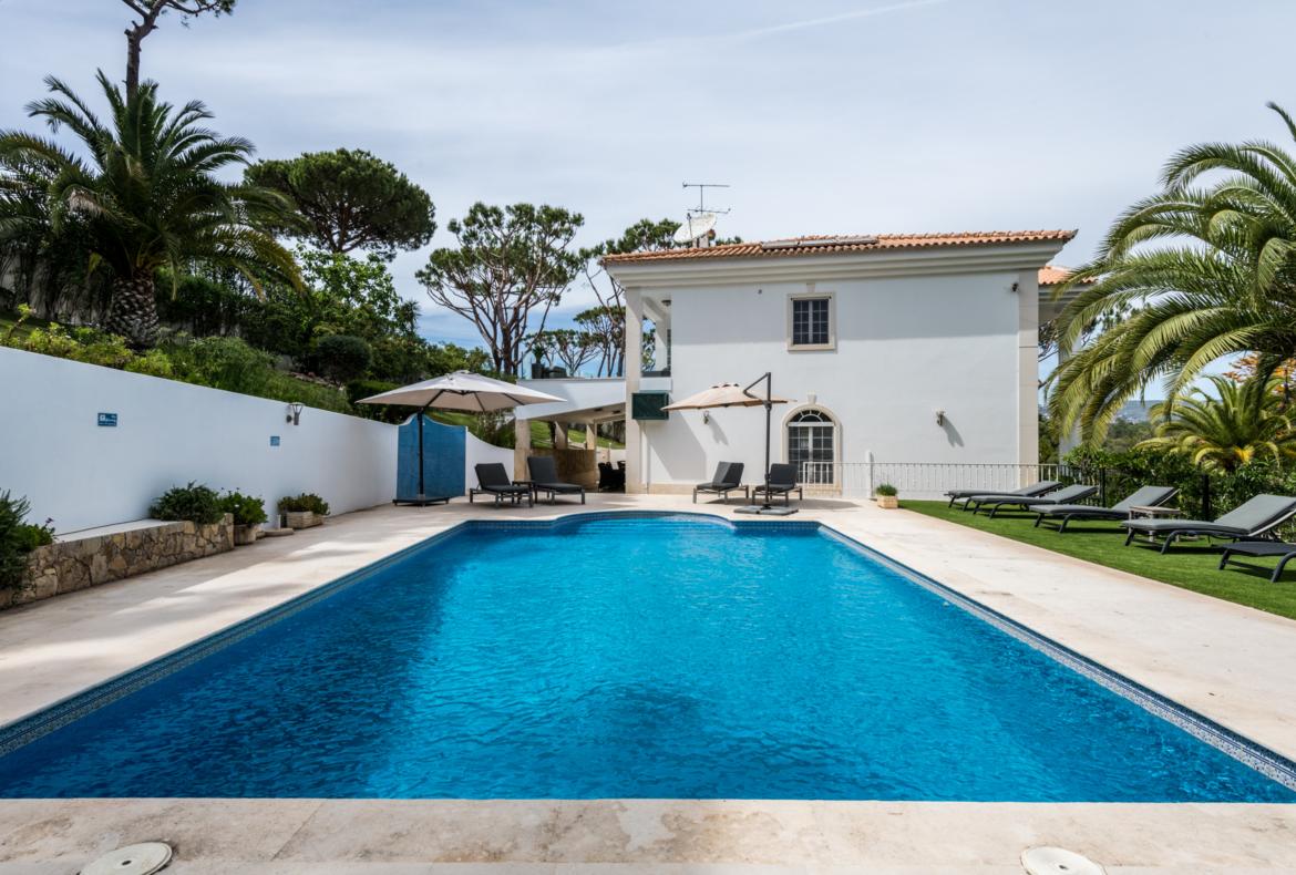 Luxury 4 bedroom holiday villa with private pool in Algarve Portugal (PV3037)