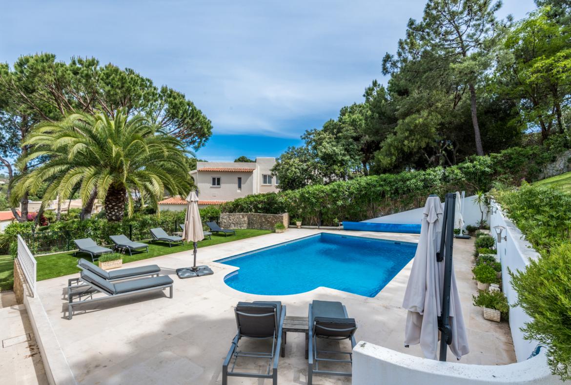 Luxury 4 bedroom holiday villa with private pool in Algarve Portugal (PV3037)