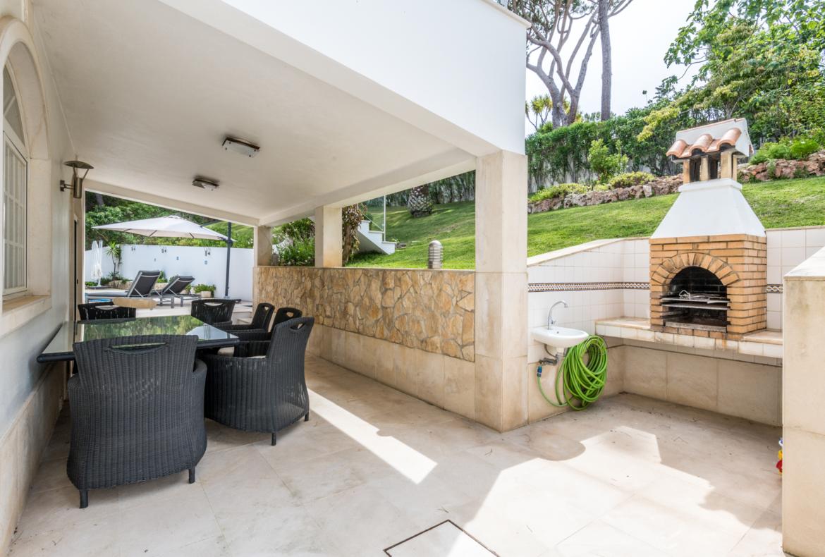 Luxury 4 bedroom holiday villa with private pool in Algarve Portugal (PV3037)