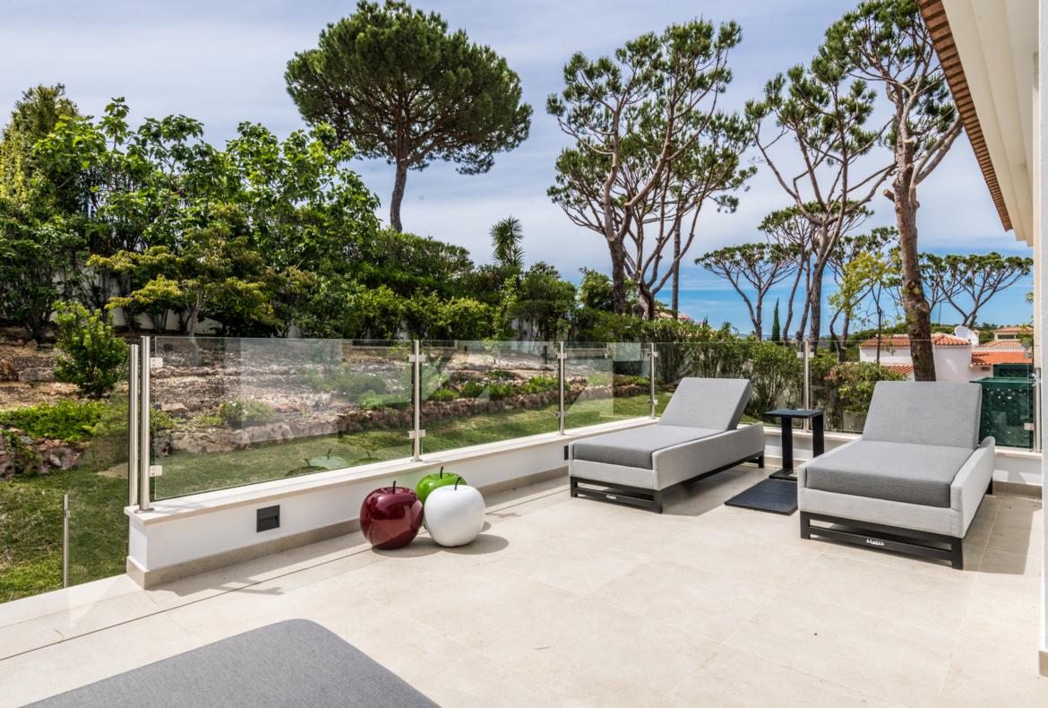 Luxury 4 bedroom holiday villa with private pool in Algarve Portugal (PV3037)