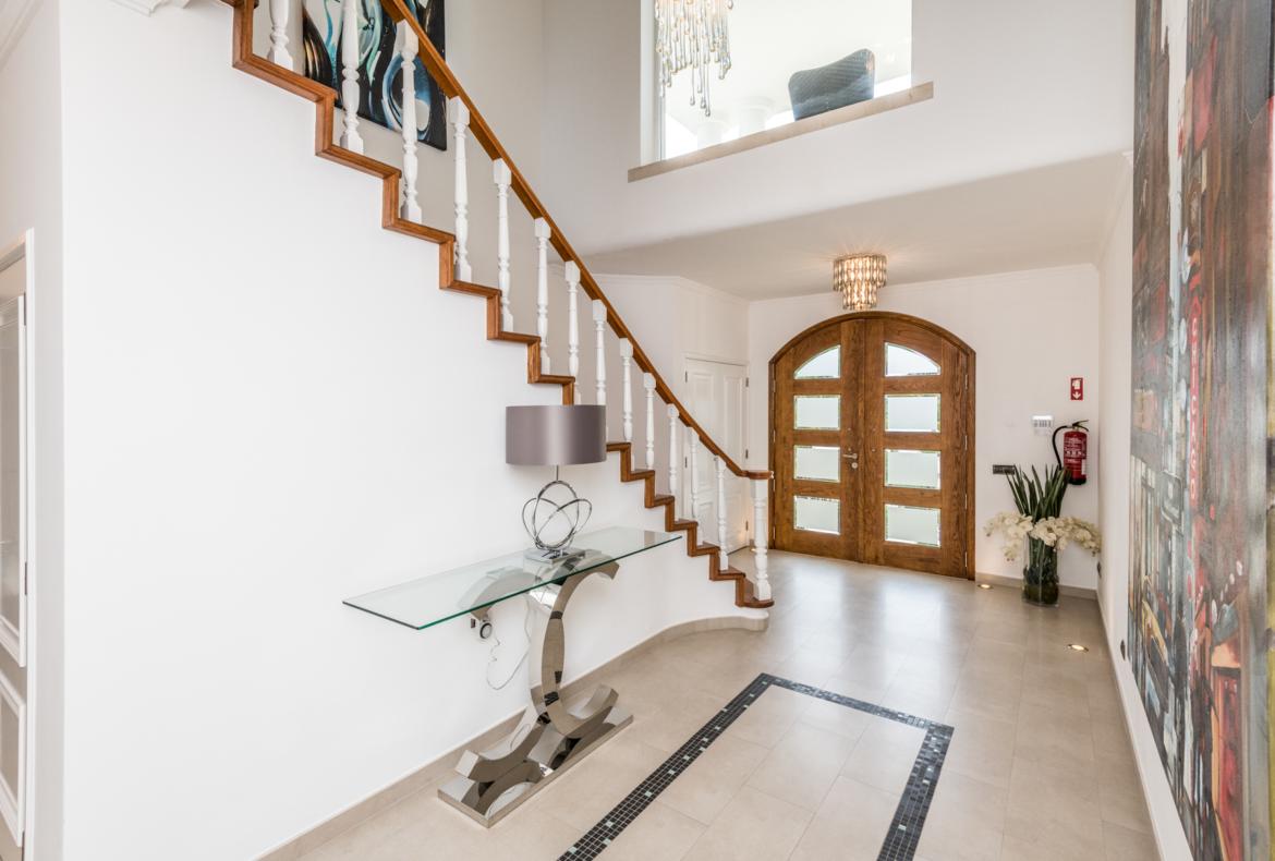 Luxury 4 bedroom holiday villa with private pool in Algarve Portugal (PV3037)