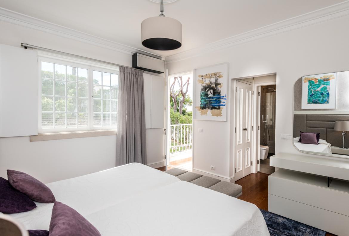 Luxury 4 bedroom holiday villa with private pool in Algarve Portugal (PV3037)