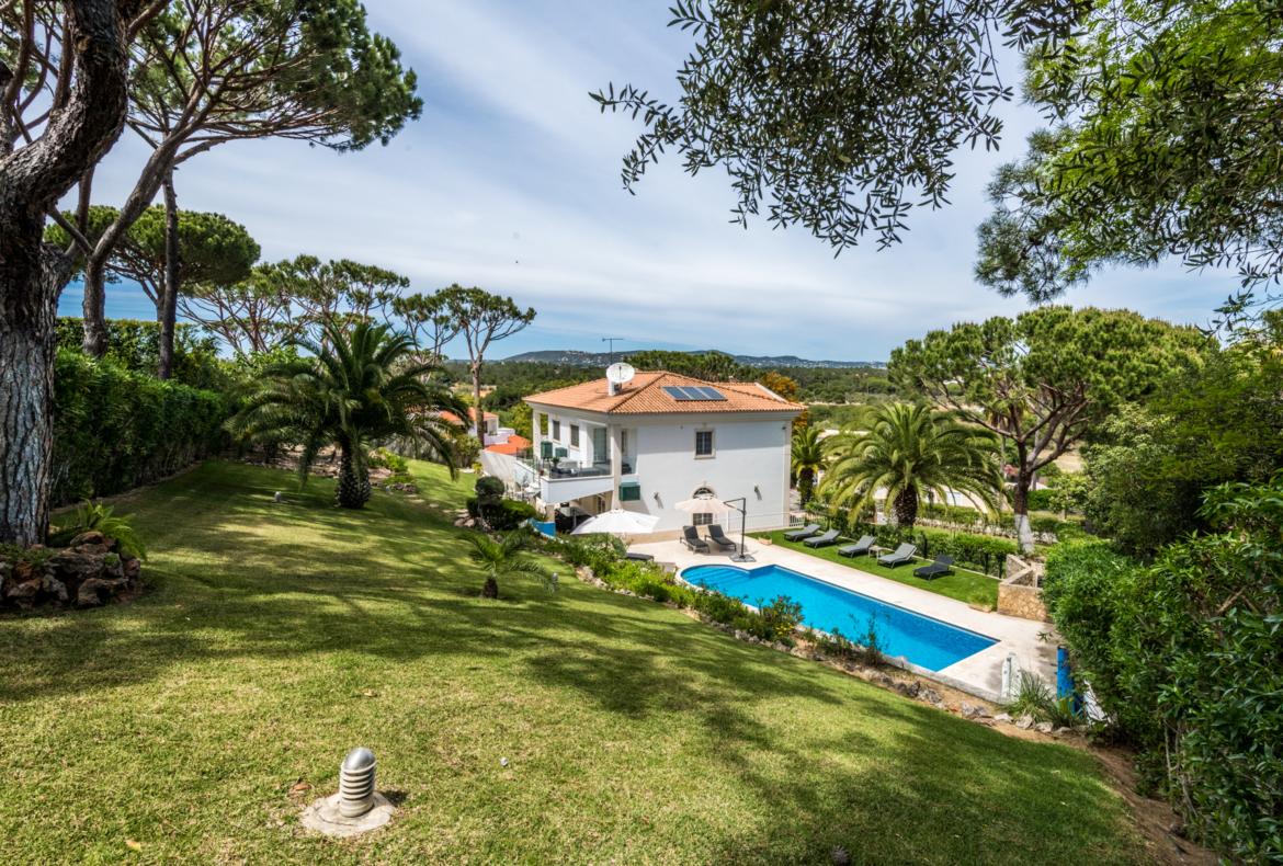 Luxury 4 bedroom holiday villa with private pool in Algarve Portugal (PV3037)