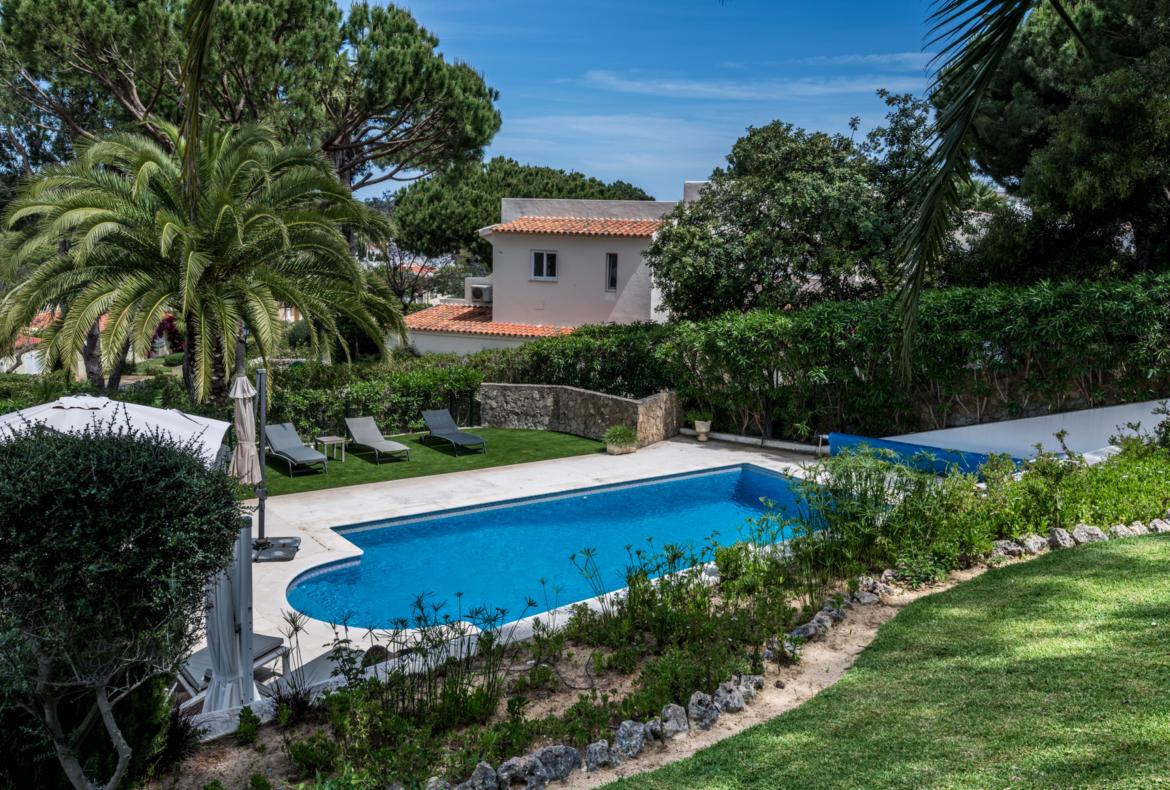 Luxury 4 bedroom holiday villa with private pool in Algarve Portugal (PV3037)