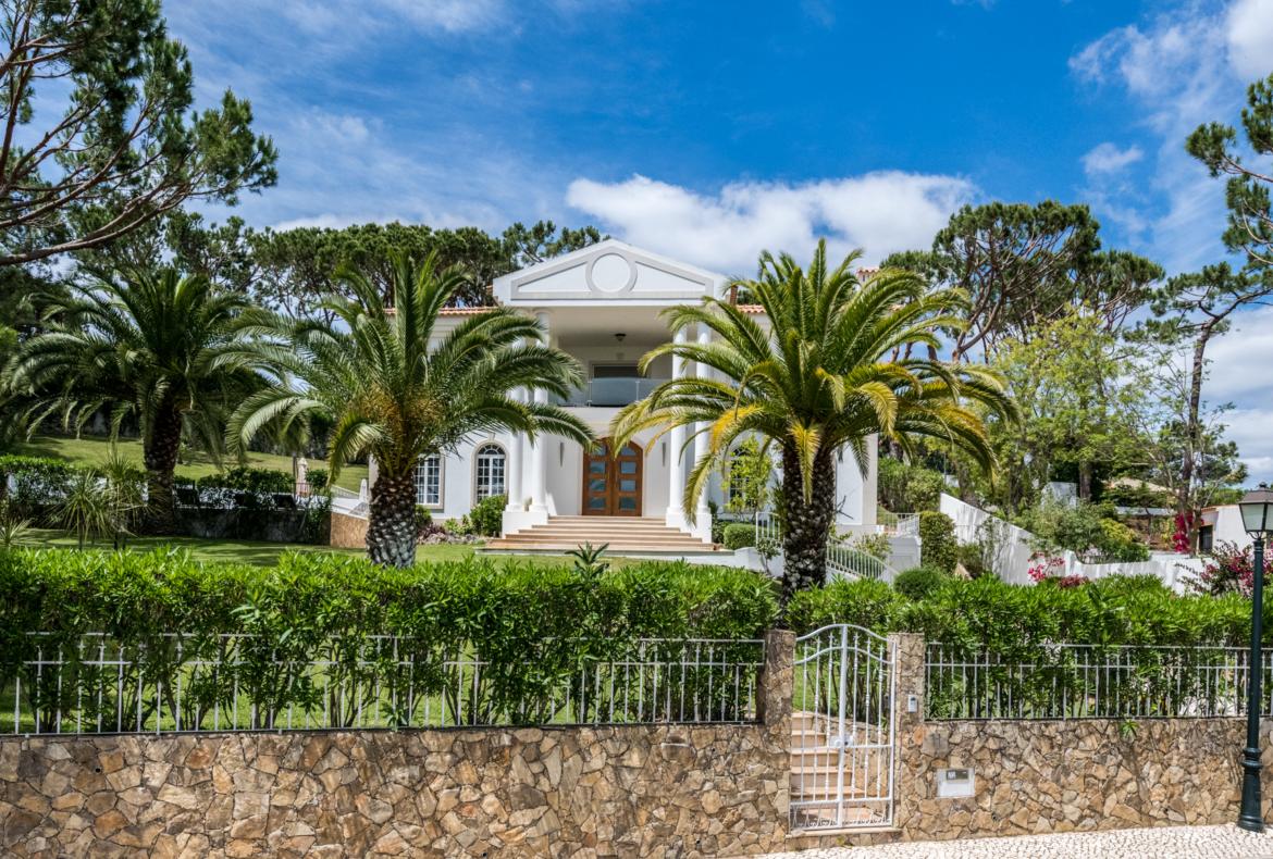 Luxury 4 bedroom holiday villa with private pool in Algarve Portugal (PV3037)