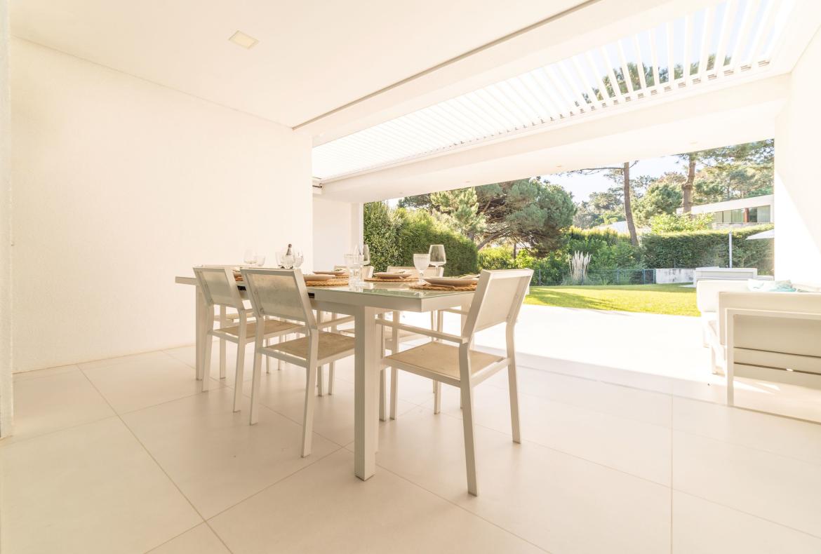Luxury 3 bedroom holiday villa with private pool in Lisbon & coast Portugal (PV3039)