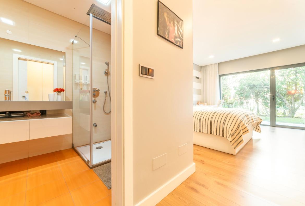 Luxury 3 bedroom holiday villa with private pool in Lisbon & coast Portugal (PV3039)