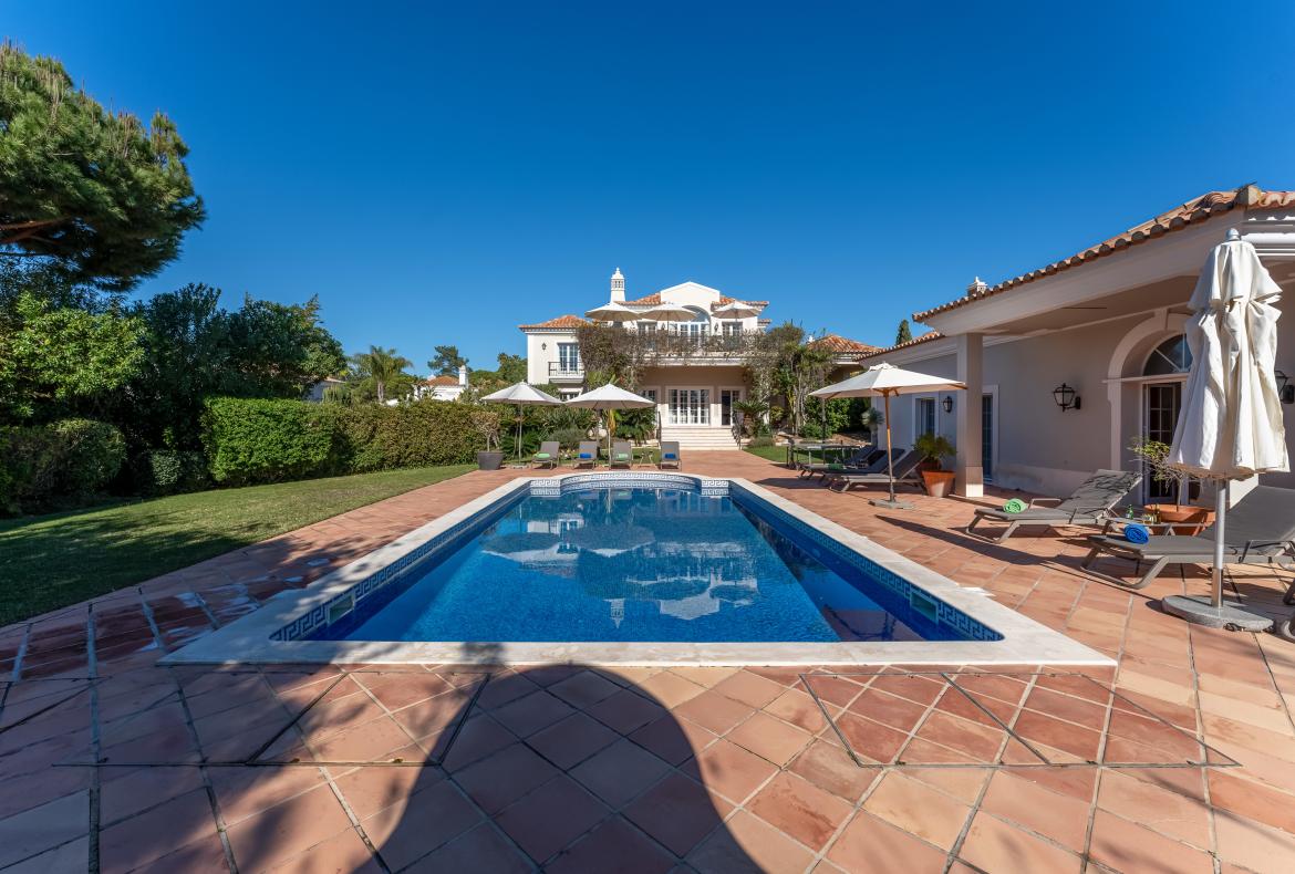 Luxury 5 bedroom holiday villa with private pool in Algarve Portugal (PV3038)