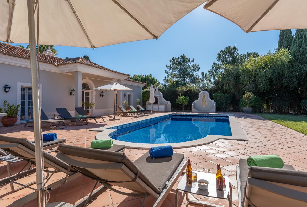 Luxury 5 bedroom holiday villa with private pool in Algarve Portugal (PV3038)