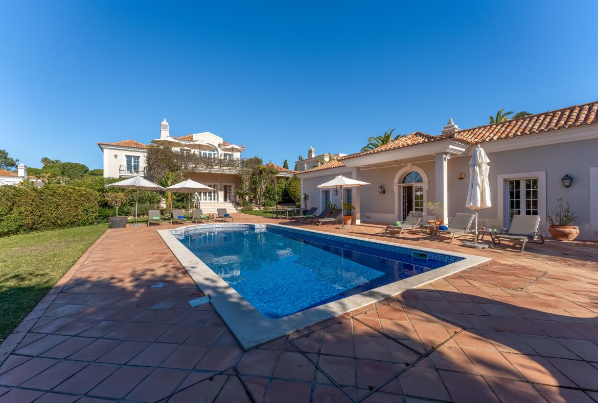 Luxury 5 bedroom holiday villa with private pool in Algarve Portugal (PV3038)