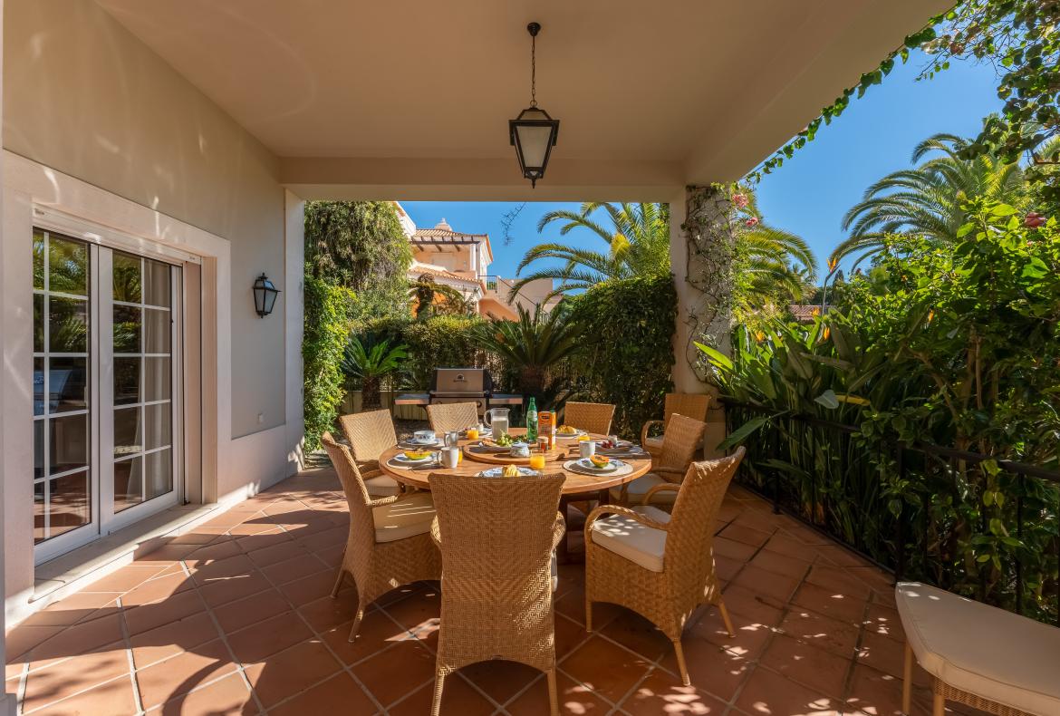 Luxury 5 bedroom holiday villa with private pool in Algarve Portugal (PV3038)