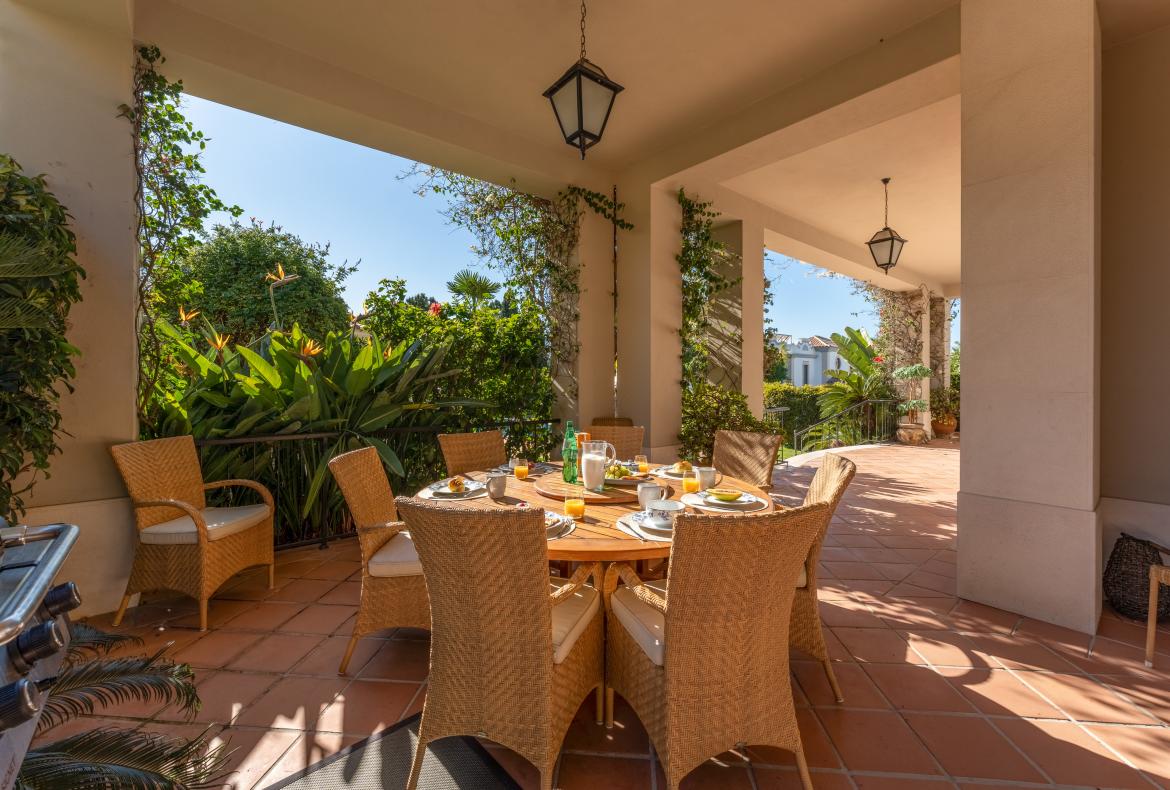 Luxury 5 bedroom holiday villa with private pool in Algarve Portugal (PV3038)