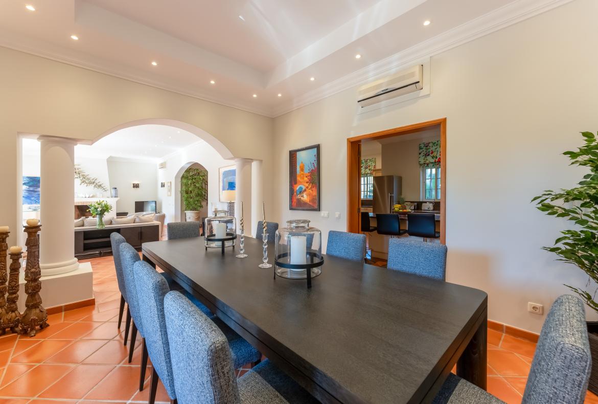 Luxury 5 bedroom holiday villa with private pool in Algarve Portugal (PV3038)