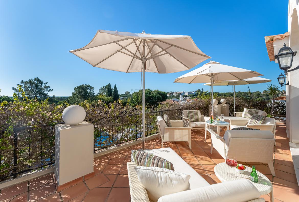 Luxury 5 bedroom holiday villa with private pool in Algarve Portugal (PV3038)