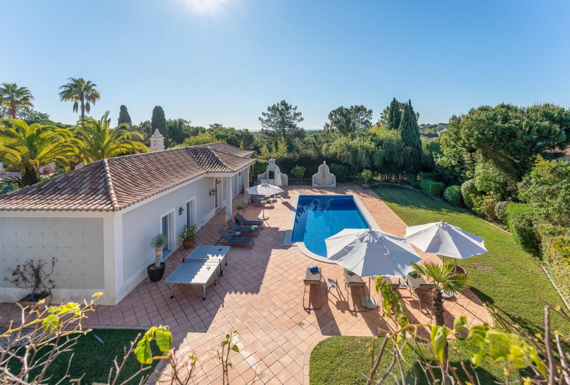Luxury 5 bedroom holiday villa with private pool in Algarve Portugal (PV3038)