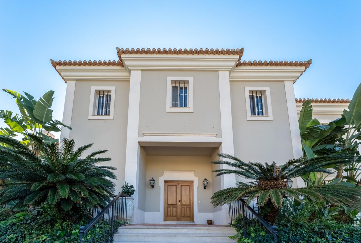 Luxury 5 bedroom holiday villa with private pool in Algarve Portugal (PV3038)