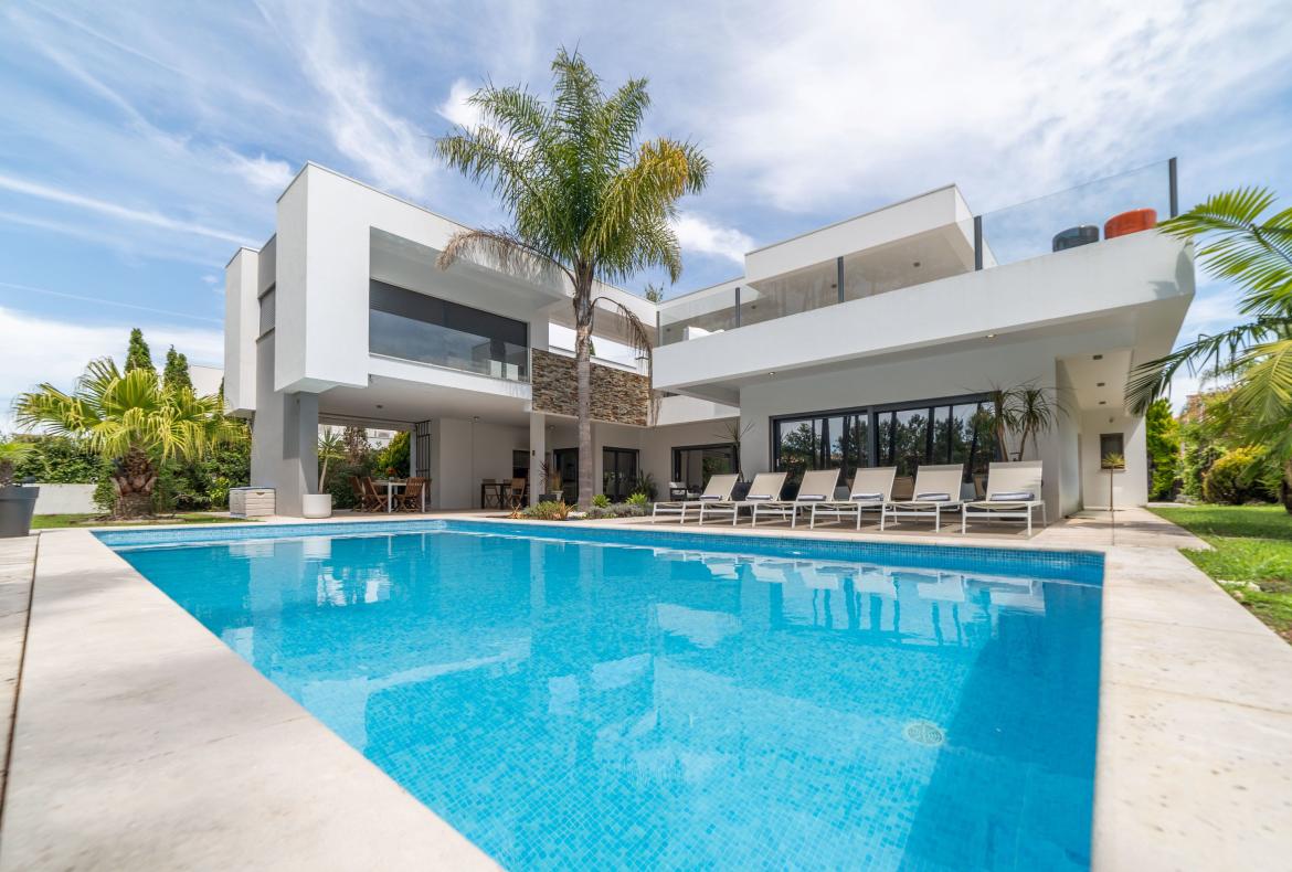 Luxury 4 bedroom holiday villa with private pool in Lisbon & coast Portugal (PV3040)