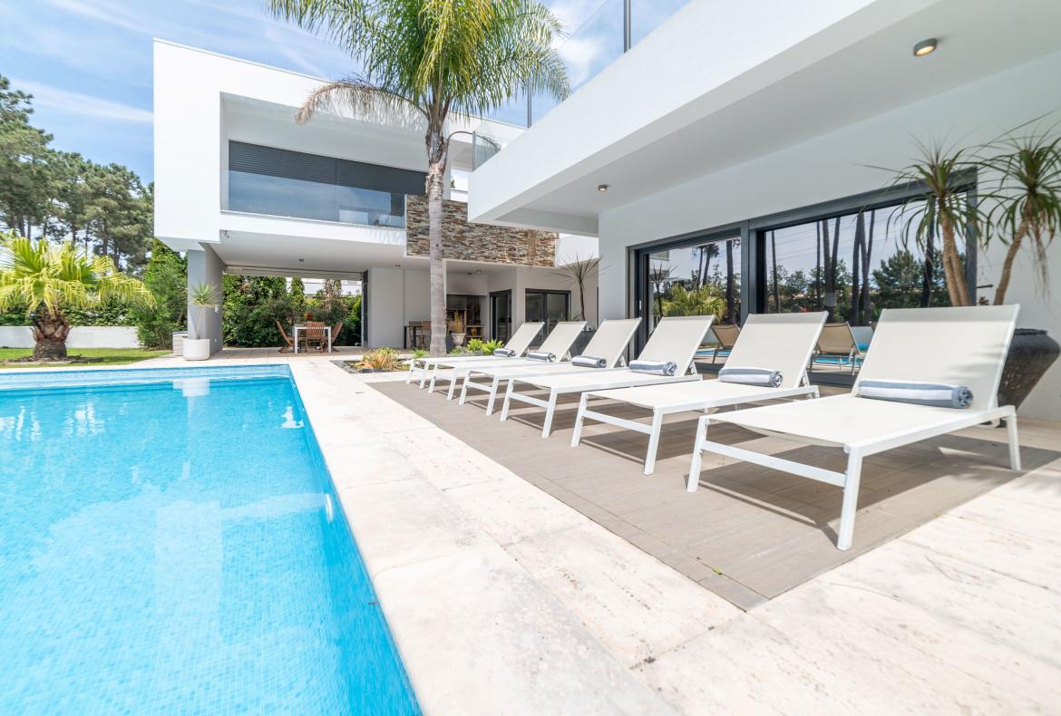 Luxury 4 bedroom holiday villa with private pool in Lisbon & coast Portugal (PV3040)