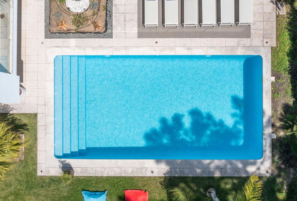 Luxury 4 bedroom holiday villa with private pool in Lisbon & coast Portugal (PV3040)