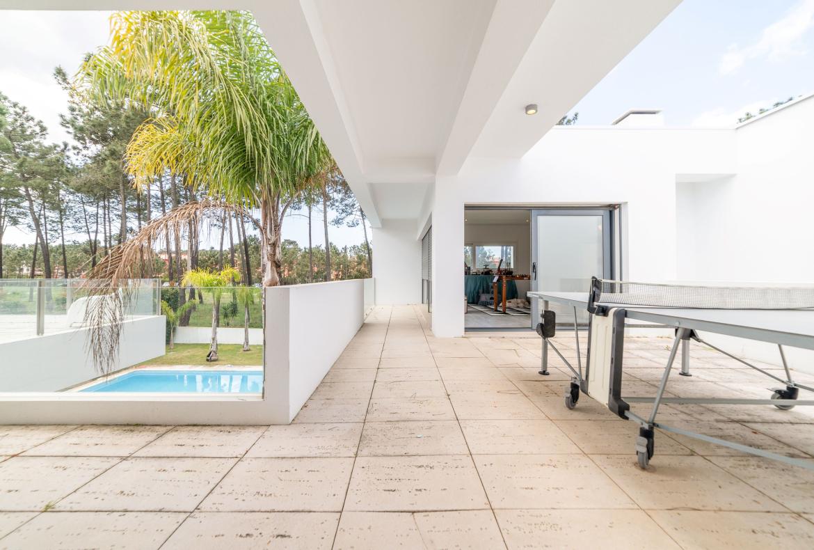 Luxury 4 bedroom holiday villa with private pool in Lisbon & coast Portugal (PV3040)