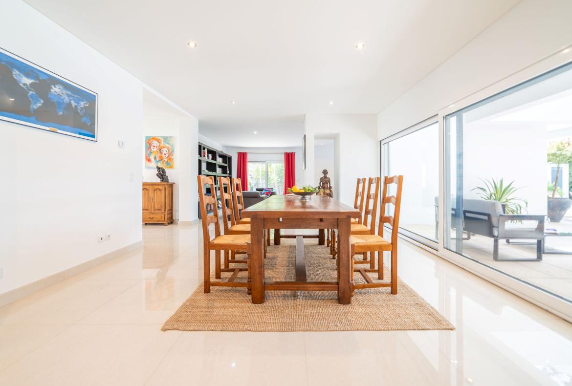 Luxury 4 bedroom holiday villa with private pool in Lisbon & coast Portugal (PV3040)