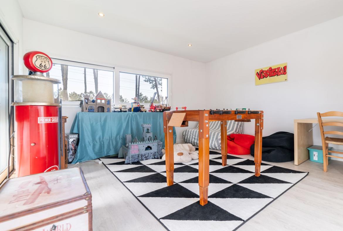 Luxury 4 bedroom holiday villa with private pool in Lisbon & coast Portugal (PV3040)