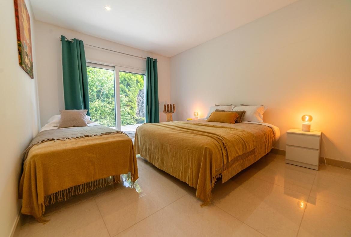 Luxury 4 bedroom holiday villa with private pool in Lisbon & coast Portugal (PV3040)